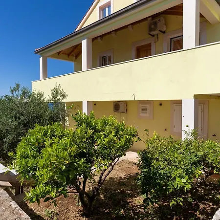 Marin - 4 Apartman Zavala