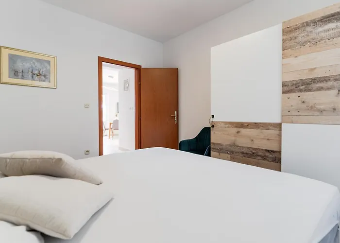 Marin - 4 Apartman Zavala